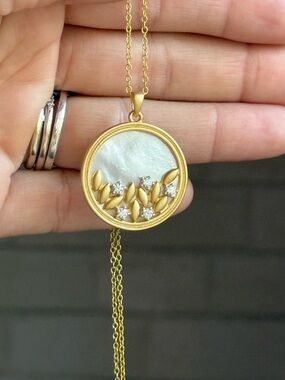 Freida Rothman 925 matte gold Mother-of-Pearl petals of hope Pendant Necklace